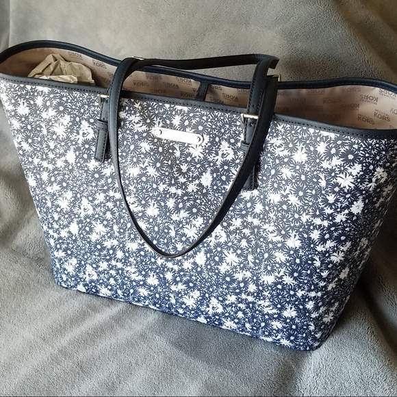 Michael Kors Handbags - NWT Michael Kors Navy Floral Large Jet Set Tote